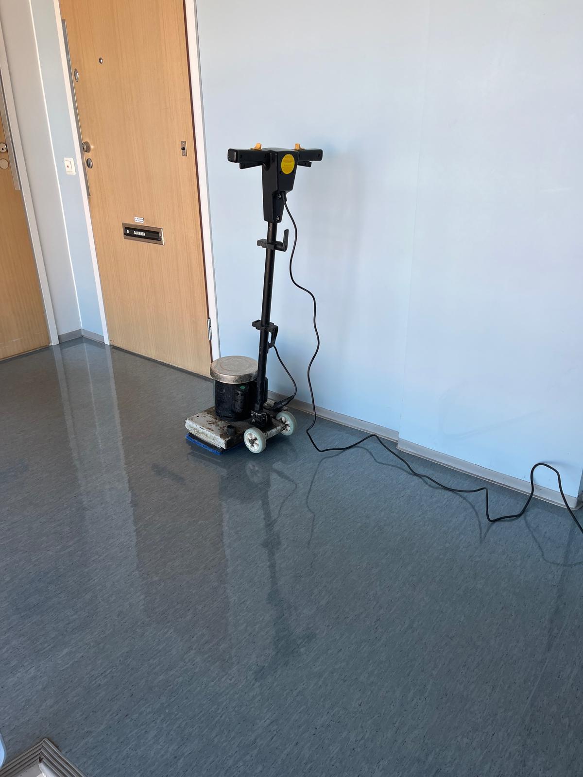 Lattian vahaus taloyhtiöille ja liikekiinteistöille