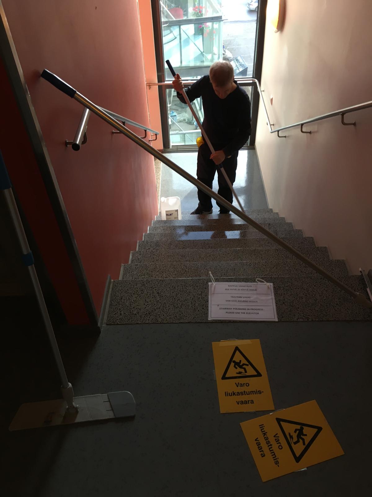 Lattian vahaus taloyhtiöille ja liikekiinteistöille Helsingissä